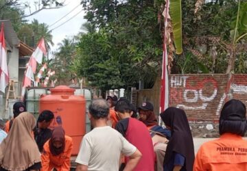 Hadapi Krisis Air, Anggota Jemaat Ahmadiyah Krucil dan Warga Saling Menguatkan