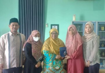 Silaturahmi ke UIN Saizu Purwokerto, Mubaligh Lajnah Imaillah Jateng Serahkan Dua Buku