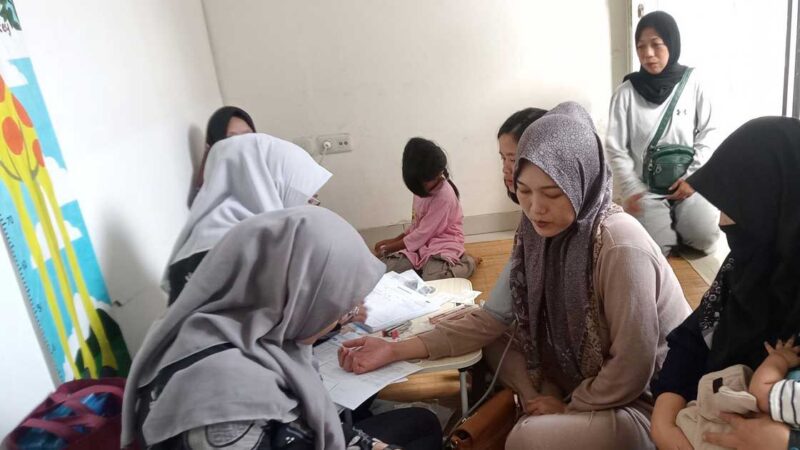 Dukung Pelayanan KB, Lajnah Imaillah Sukabumi Dampingi Warga