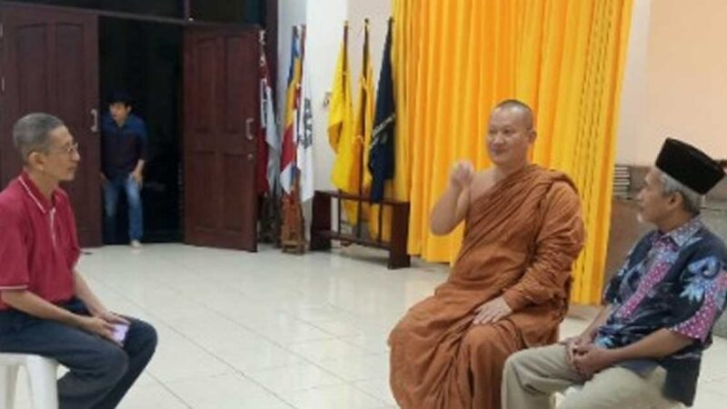 Bhikkhu Mubaligh Ahmadiyah Lampung Bertemu, Ini yang Dibahas