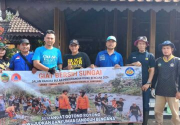 Jemaat Ahmadiyah Purwokerto Bersihkan Sungai Kalipelus, Cegah Potensi Bencana